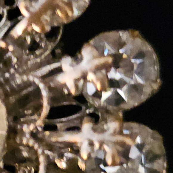 GORGEOUS VINTAGE 13 STONE RHINESTONE FLORAL BROOCH with FILIGREE EMBELLISHMENTS - Picture 6 of 11